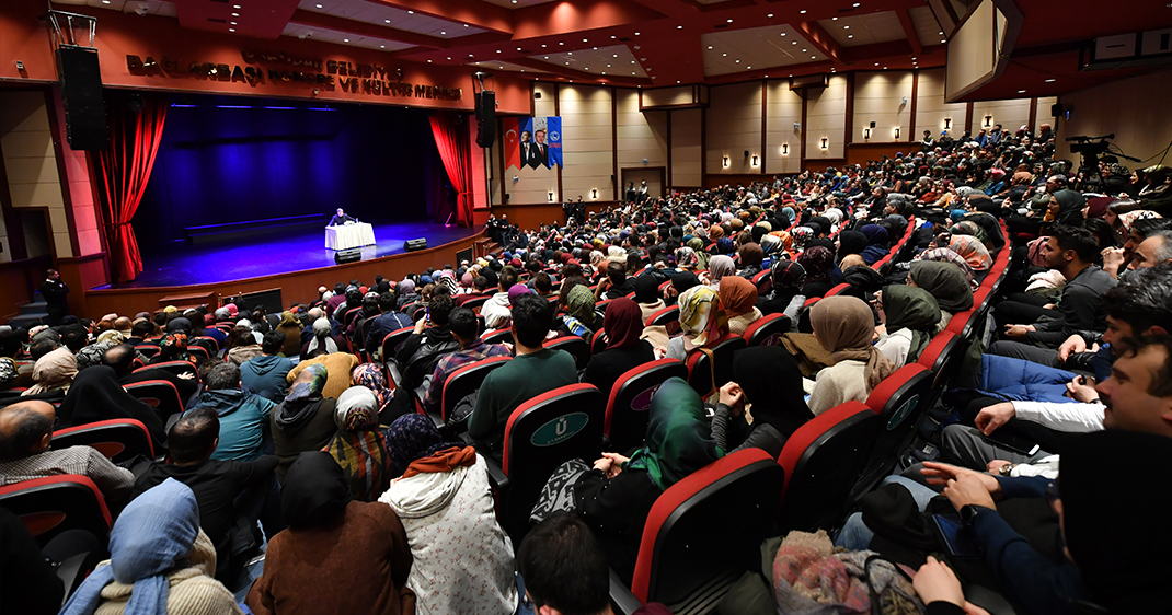 Üsküdar'da ünlü yazar Hayati İnanç söyleşisi çok konuşuldu