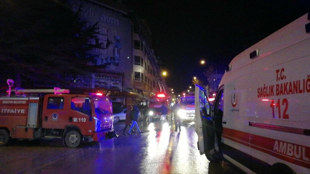 Alışveriş merkezinde yangın!