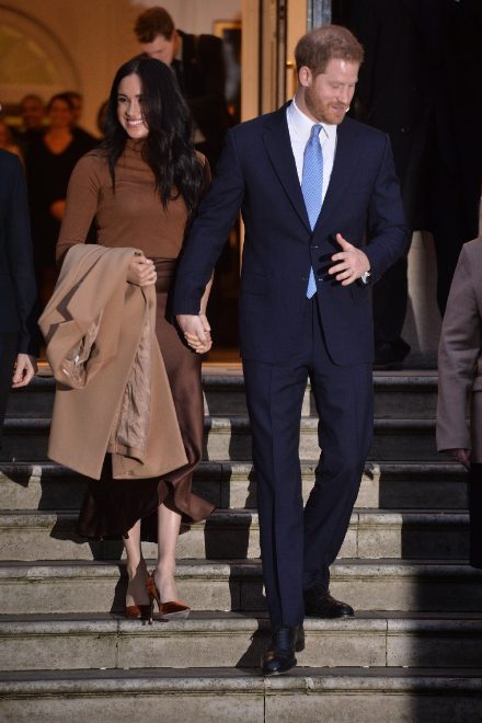 Meghan ve Harry’ye Kraliyet’ten ayrılma fikrini Oprah Winfrey vermiş!