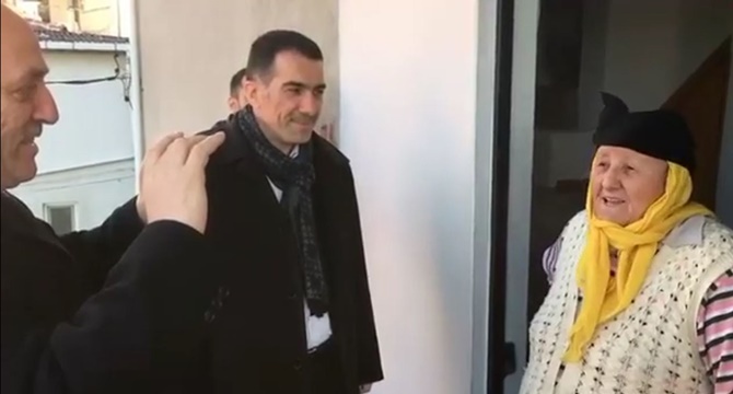 90 yaşındaki Pendikli Ayşe Teyzenin tek dileği Cumhurbaşkanı Erdoğan’la tanışmak