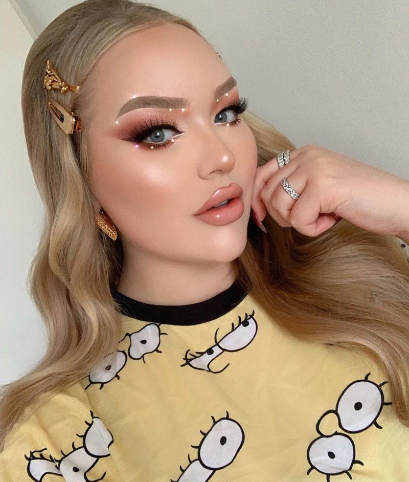 Youtube dünyasının en ünlü makyaj sanatçısı NikkieTutorials trans olduğunu açıkladı!