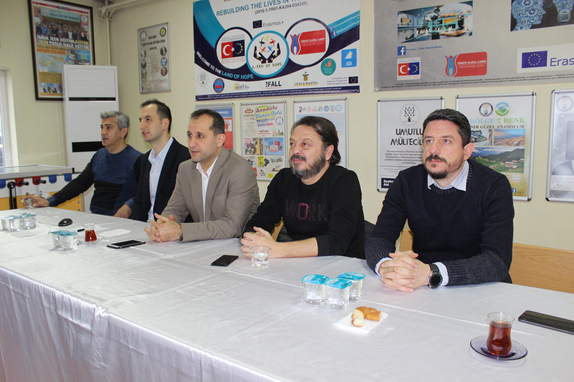 Amatör ruhla profesyonel işler çıkarmaya çalışıyoruz