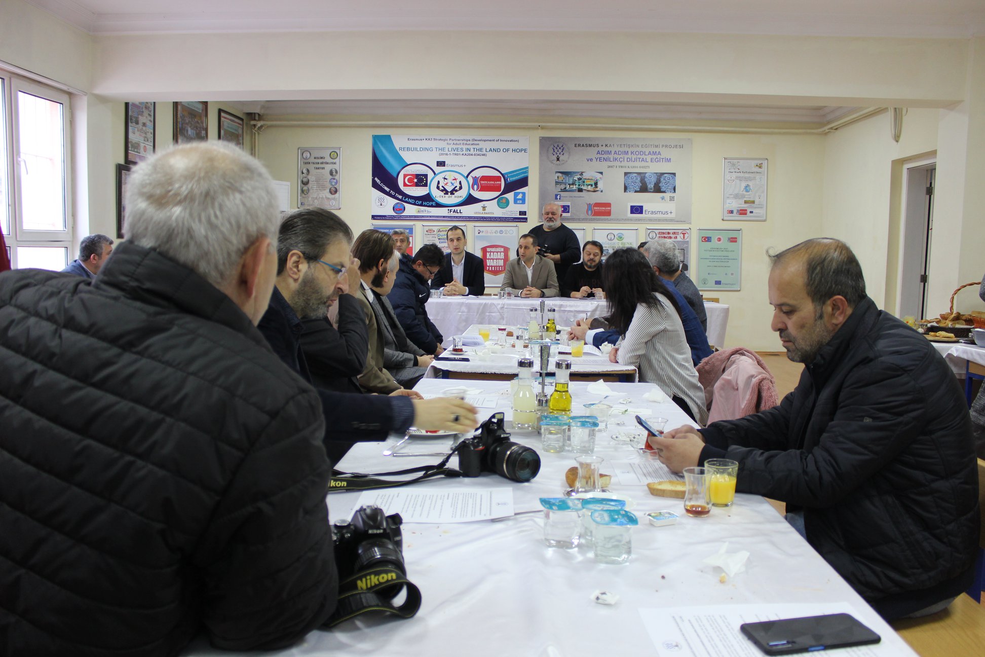 Amatör ruhla profesyonel işler çıkarmaya çalışıyoruz