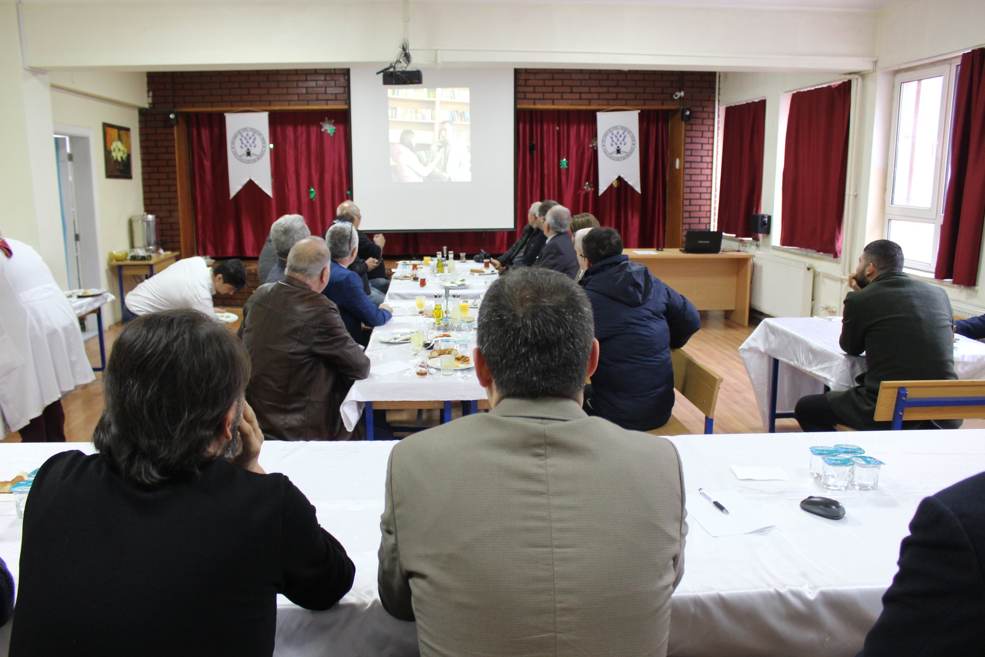 Amatör ruhla profesyonel işler çıkarmaya çalışıyoruz