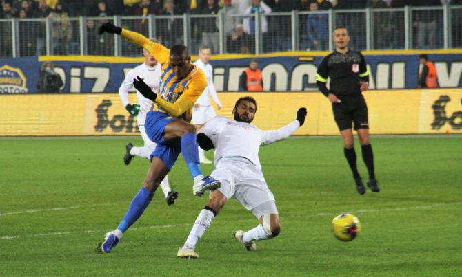 Süper Lig: MKE Ankaragücü: 0 - İttifak Holding Konyaspor: 0 (İlk yarı)