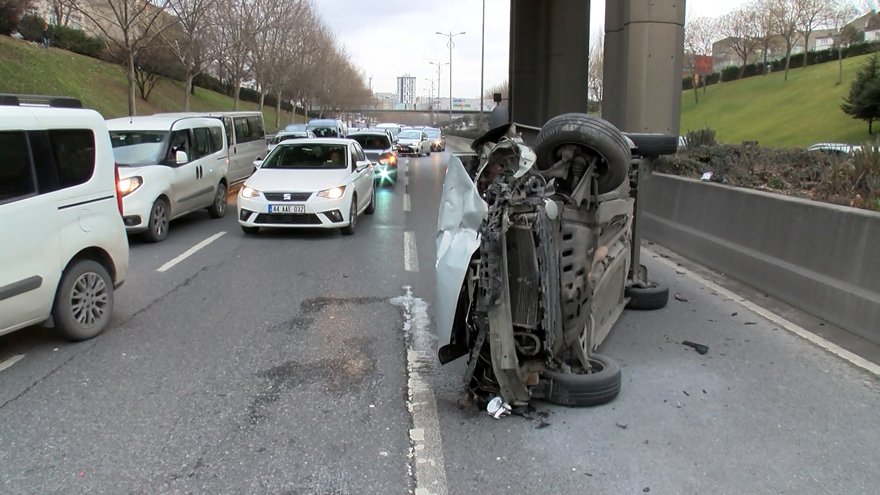 TEM’de zincirleme kaza! Trafik kilitlendi
