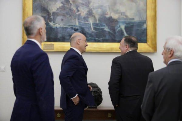 Dendias, Hafter'i yanına aldı Osmanlı tablosu ile Türkiye'ye mesaj vermeye kalktı