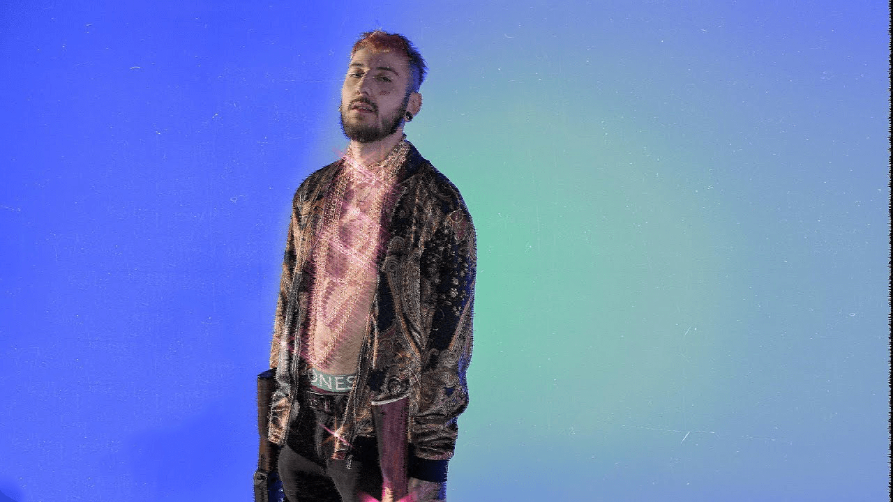 Ünlü şarkıcıdan şok hareket! Hayranının cep telefonunu alıp fırlattı