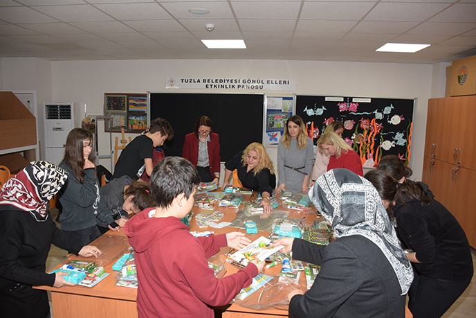 Tuzla'dan uzatılan yardım eliyle Hakkari'deki çocukların yüzleri güldü
