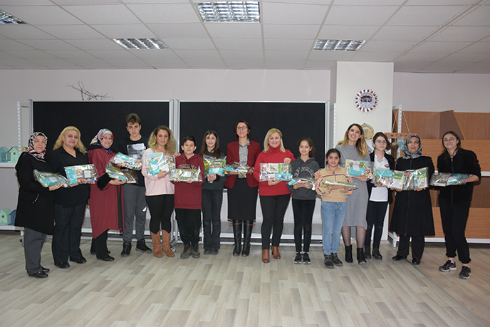 Tuzla'dan uzatılan yardım eliyle Hakkari'deki çocukların yüzleri güldü