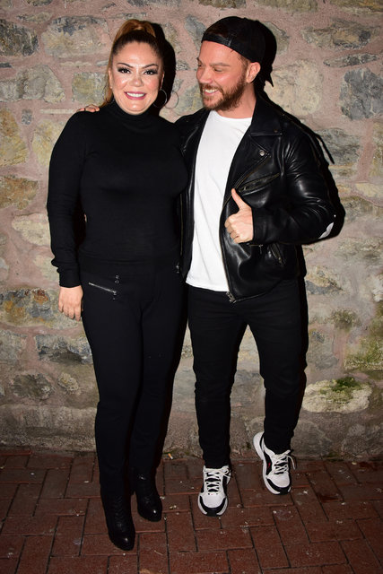 Şarkıcı İzel albüm için ameliyatını erteledi