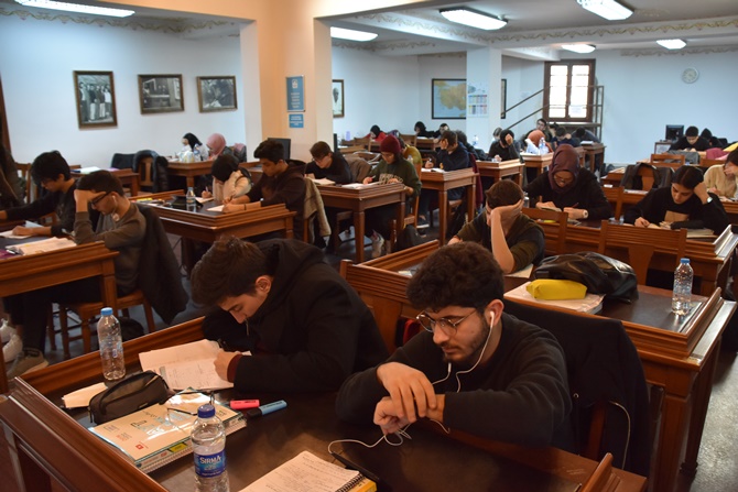 Pendik'in ara tatilde en uğrak yerlerinden bir tanesi kütüphaneler oldu