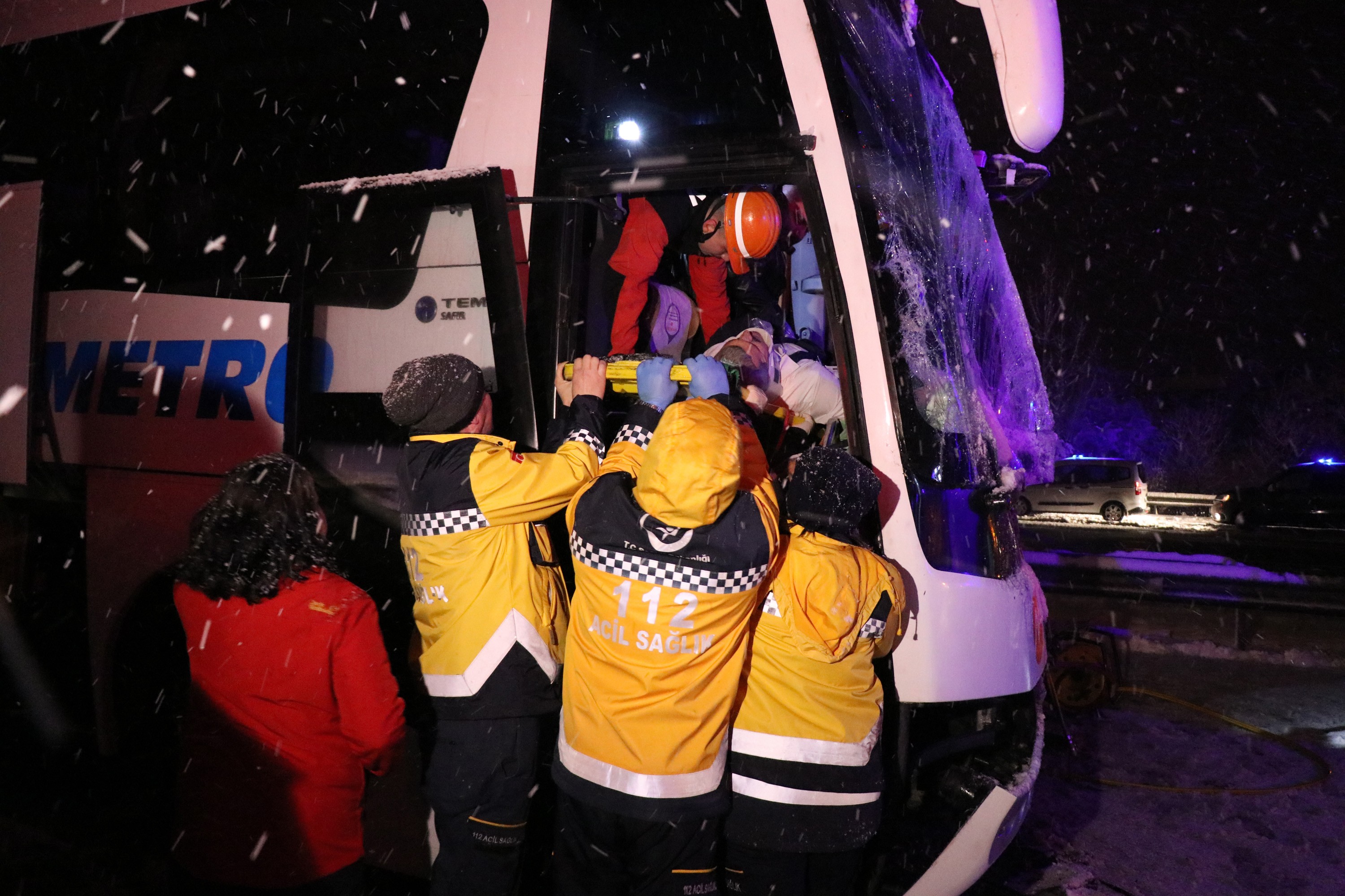 Bolu'da zincirleme trafik kazası: 1 ölü ,19 yaralı