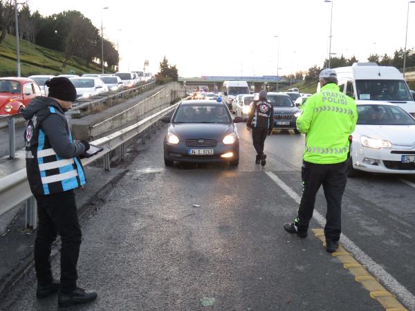 İstanbul'da çakar lamba ve emniyet şeridi denetimi