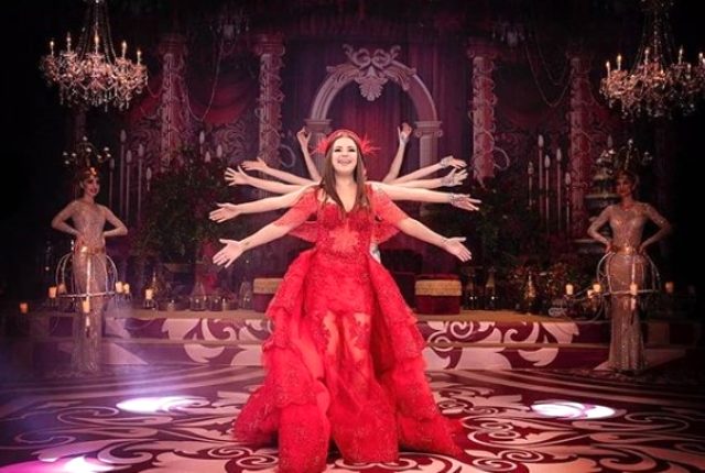 Demet Akalın'dan Merve Özbey'e damga vuran hediye