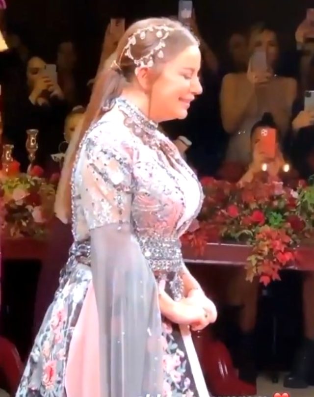 Demet Akalın'dan Merve Özbey'e damga vuran hediye