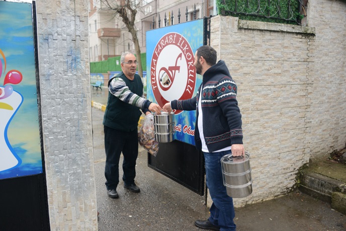 Tuzla'da ''Paylaşmak Güzeldir''