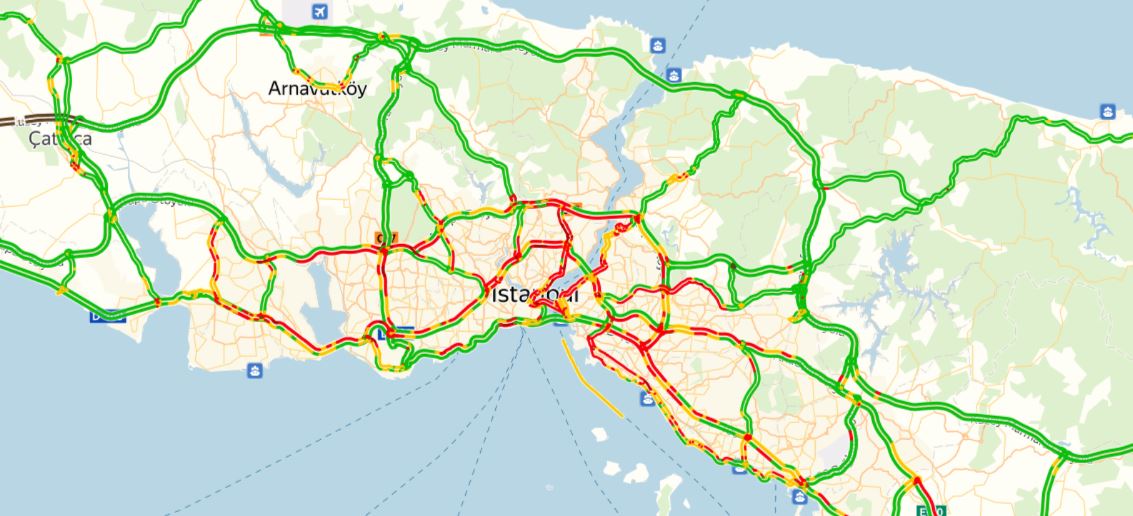 İstanbul'da trafik kilitlendi! Yoğunluk yüzde 72'ye ulaştı