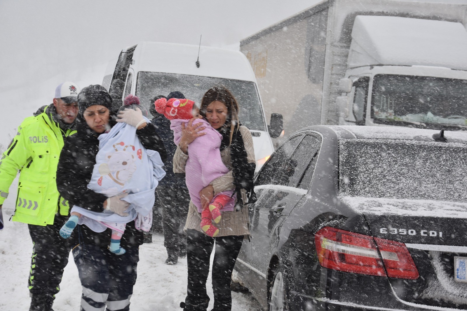 Kastamonu'da cip şarampole uçtu: 2'si çocuk 6 yaralı