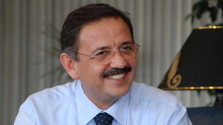 AK Partili Mehmet Özhaseki trafik kazasında yaralandı