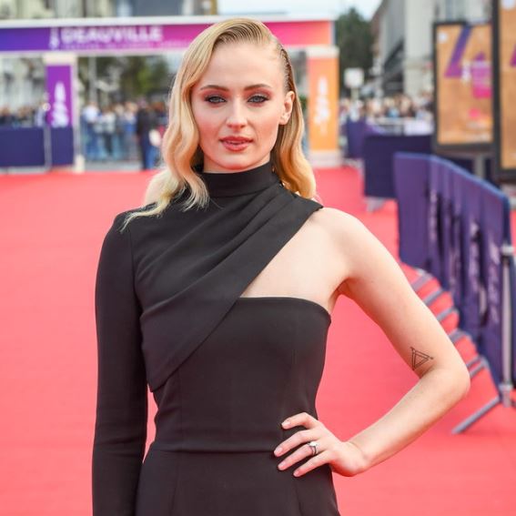 Game of Thrones'un Sansa Stark'ı Sophie Turner hamile