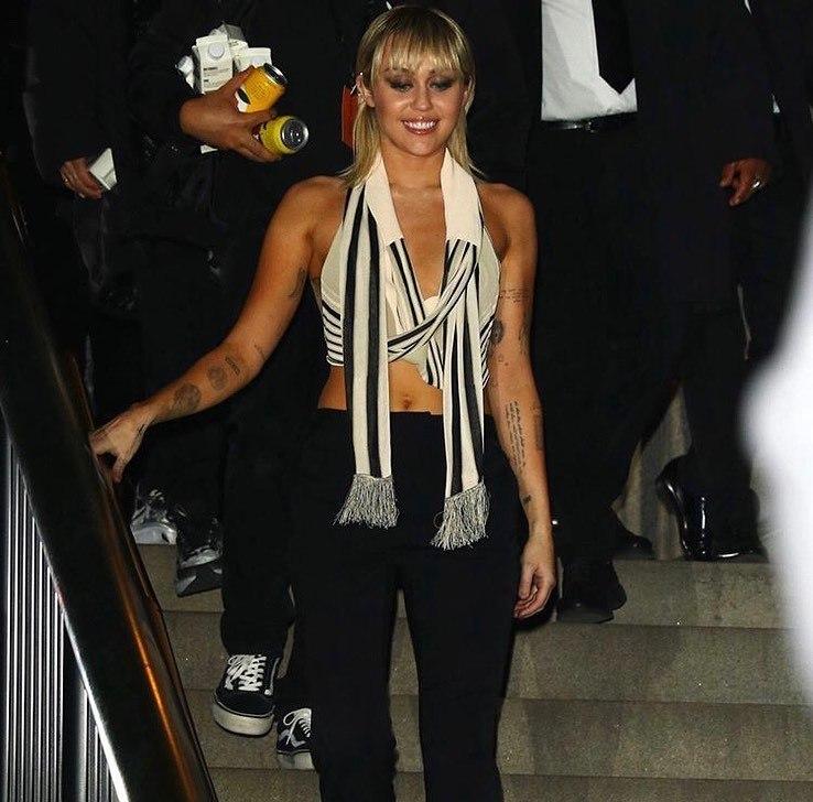 Miley Cyrus'un kıyafet şansızlığı! Hesabından kendini ele verdi