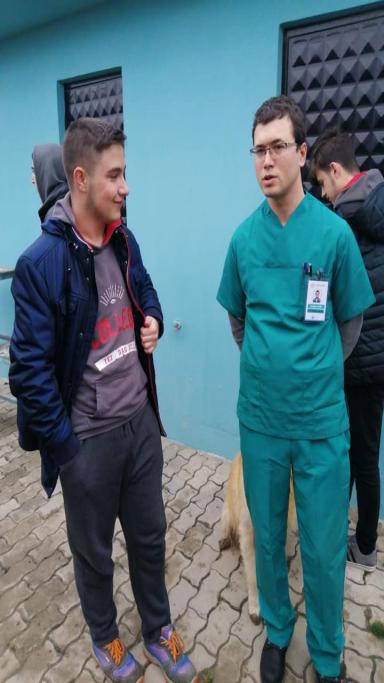 Öğrenciler hayvan sevgisini bakımevindeki hayvanlarla pekiştirdi