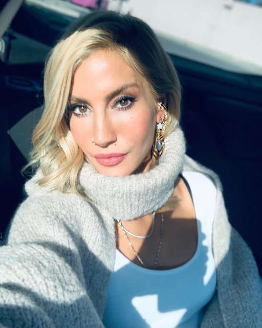 Ertuğrul Özkök'ten Çağla Şıkel'e seks kitabı önerisi