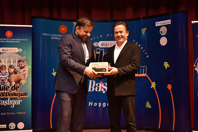 Tuzla'da Ailede Dijital Dönüşüm startını verdi