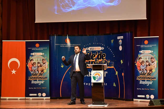 Tuzla'da Ailede Dijital Dönüşüm startını verdi