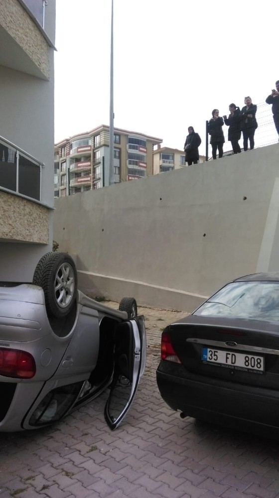 Otomobil 10 metreden beton zemine çakıldı