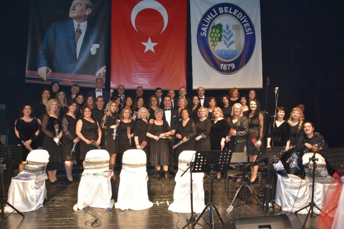 Salihli’de kış konseri mest etti