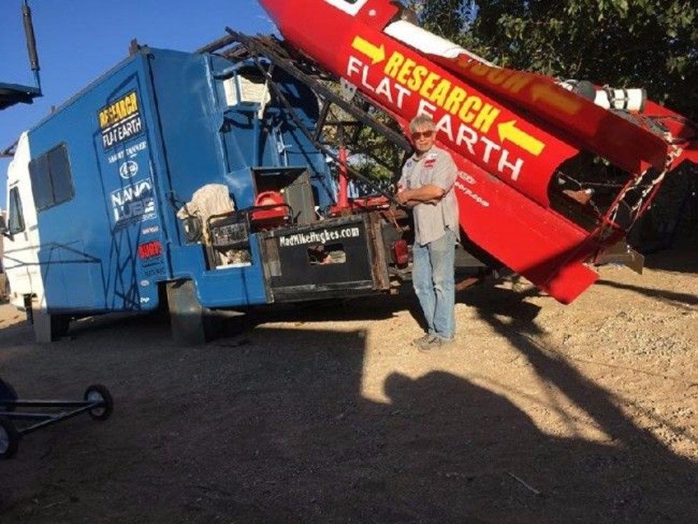 Dünyanın düz olduğunu kanıtlamaya çalışırken öldü!