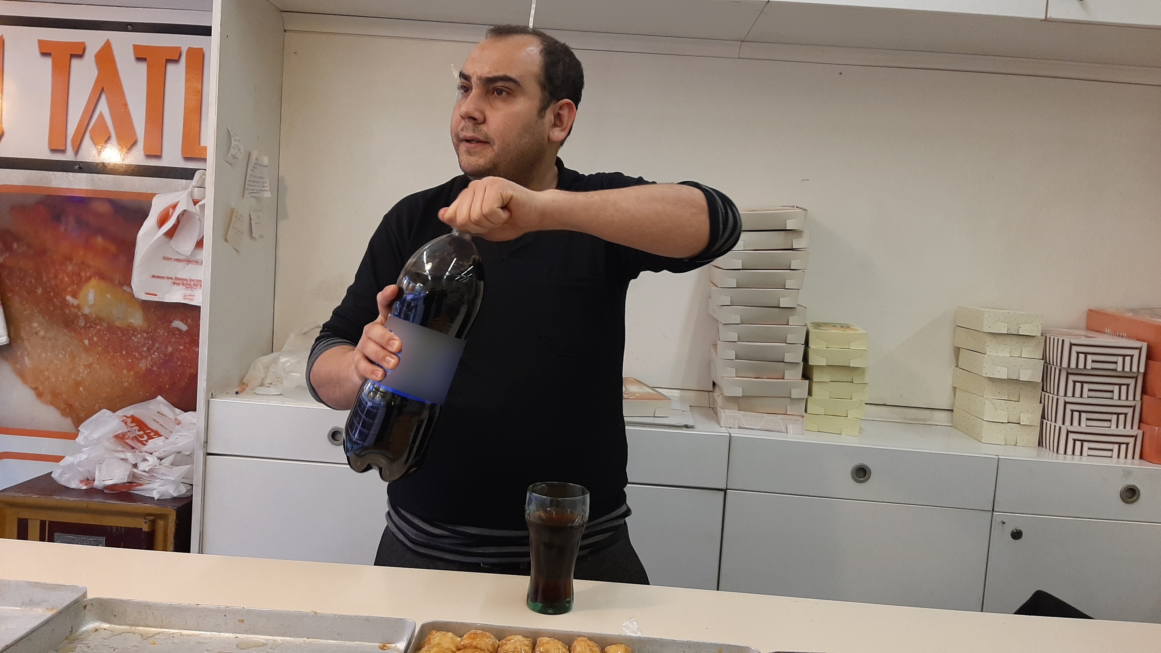 Osmaniye'deki esnaf 15 yıldır günde 5 litre kola içiyor