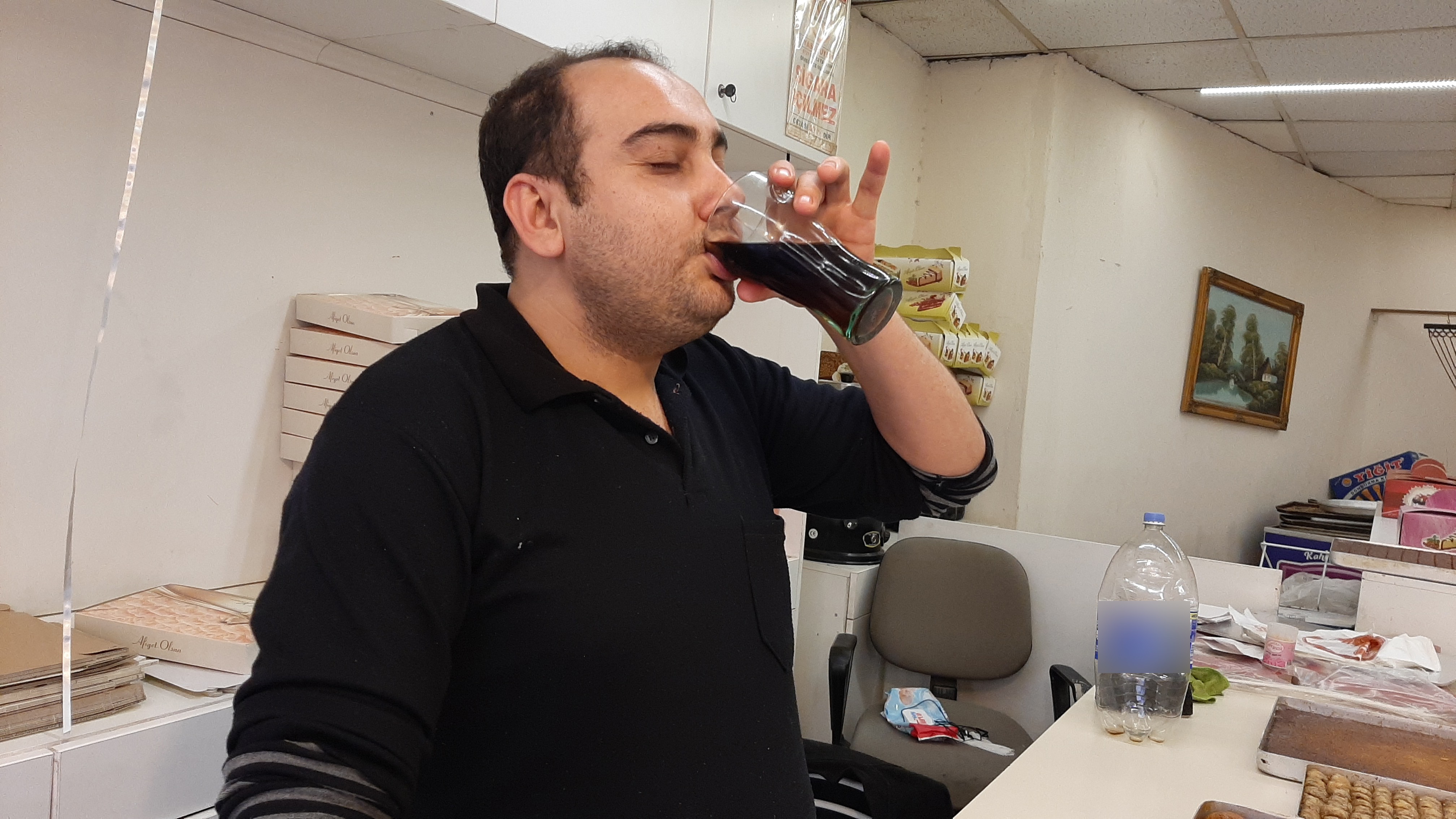Osmaniye'deki esnaf 15 yıldır günde 5 litre kola içiyor