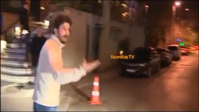 Buğra Gülsoy'un doğu gününde muhabirlere saldırıldı