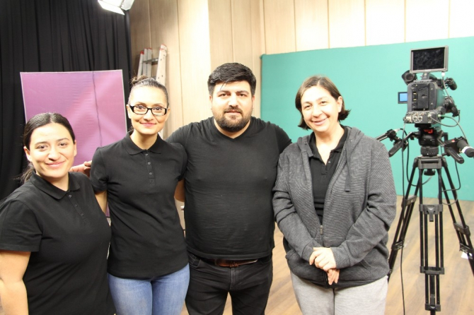 İşitme engelliler "Türk İşaret Dili Kitabı" için kamera karşısına geçti