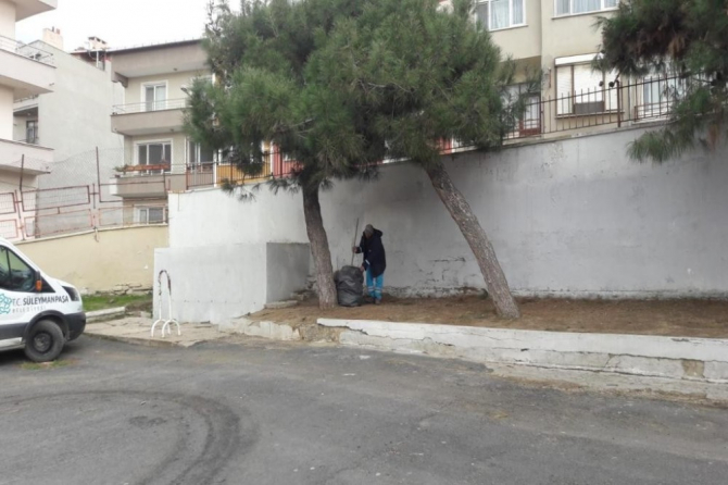 Süleymanpaşa Belediyesi okul bahçelerini de temizliyor