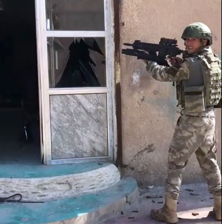 Şehit askerimizin çıkan son görüntüleri yürek burktu