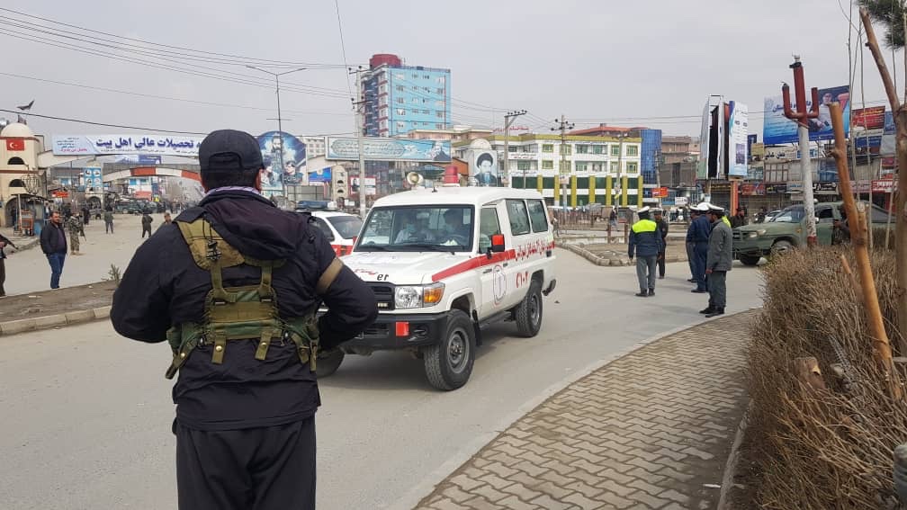 Afganistan'da siyasi liderlerin katıldığı programda bombalı ve silahlı saldırı