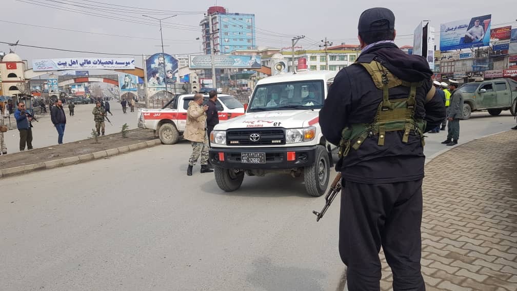 Afganistan'da siyasi liderlerin katıldığı programda bombalı ve silahlı saldırı