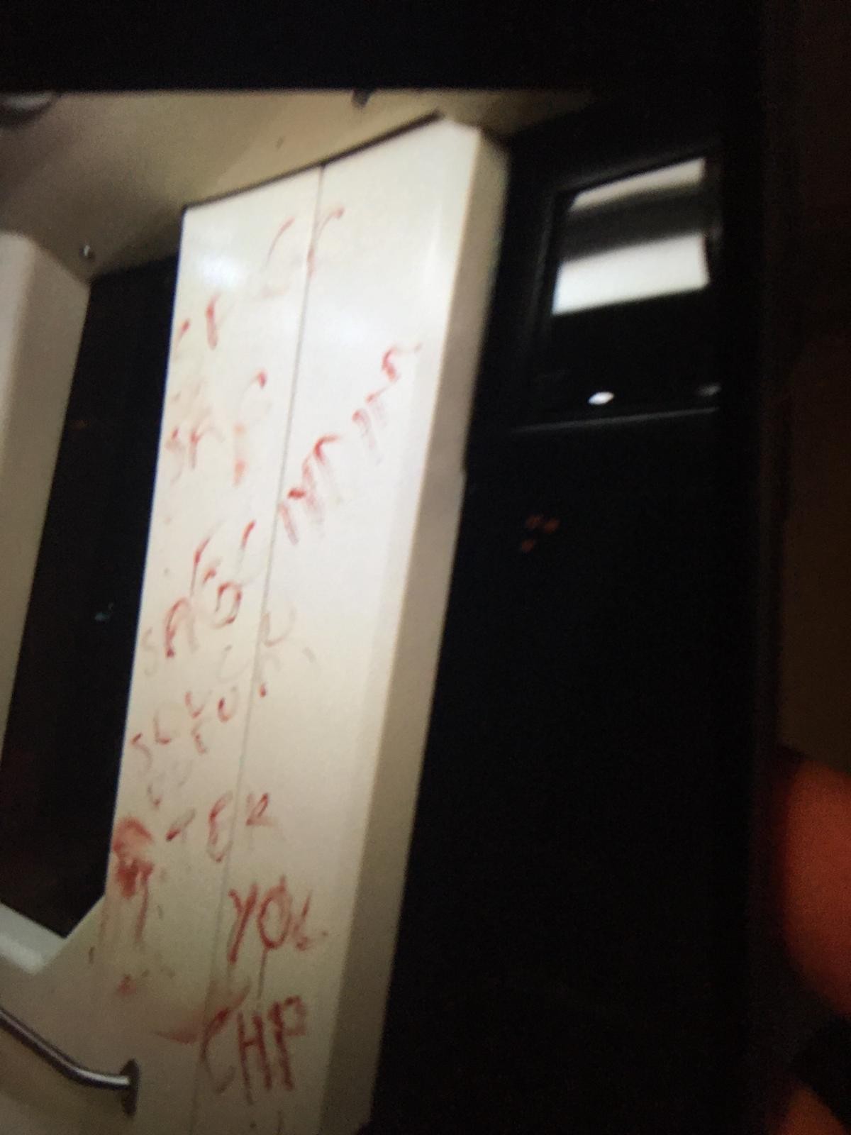 Eskişehir'de şoke eden olay! Kanıyla Bu devlet sahipsiz deyil CHP atam uyan” yazdı