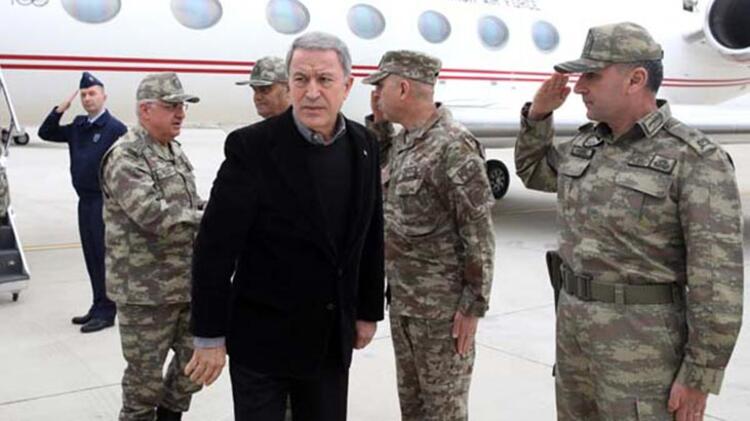 Milli Savunma Bakanı Hulusi Akar ve komutanlar Suriye sınırının sıfır noktasında!
