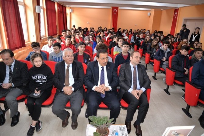 ‘Okullarımız Okuyor Kitap Okuma Projesi’ kapsamında öğrencilerle buluştu