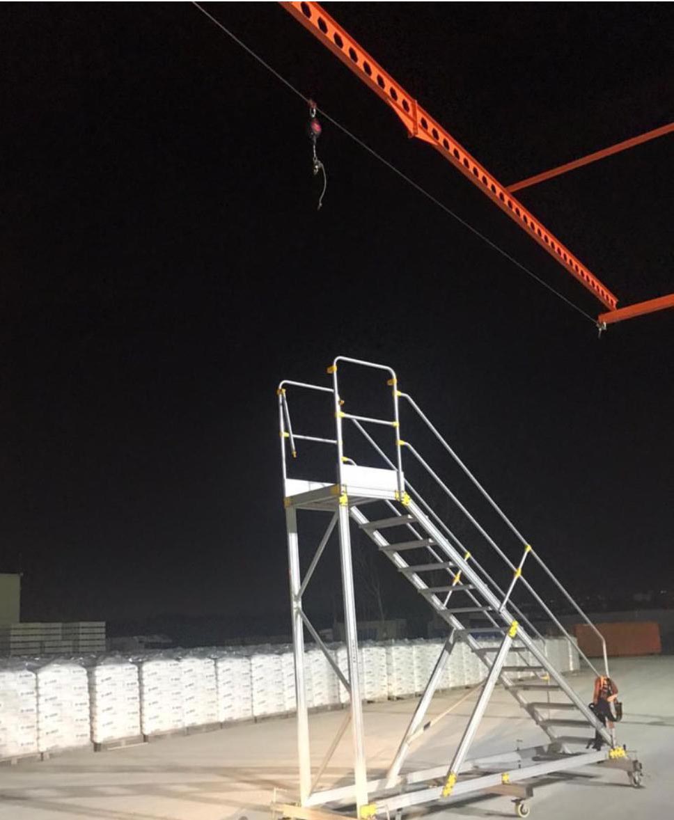 Çalıştığı fabrikanın vincine kendini astı