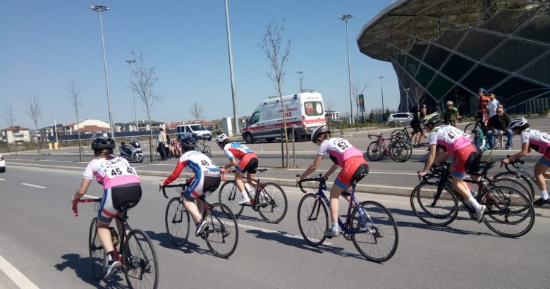 Özel Kale Okulları'na kupa yağmuru!