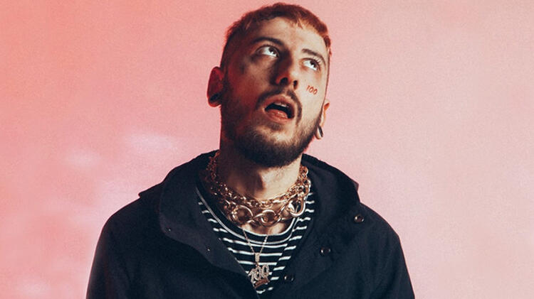 Siyasi isimler ünlü rap şarkıcısının klibiyle ilgili harekete geçti!