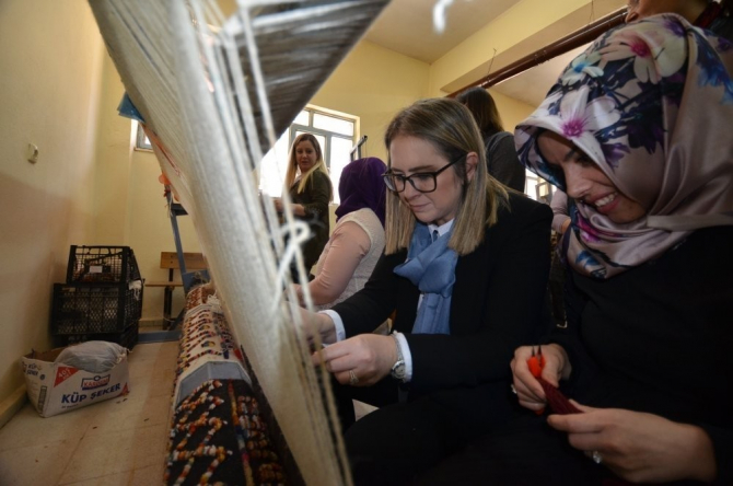 Kınık’ın kilimleri markalaşma yolunda