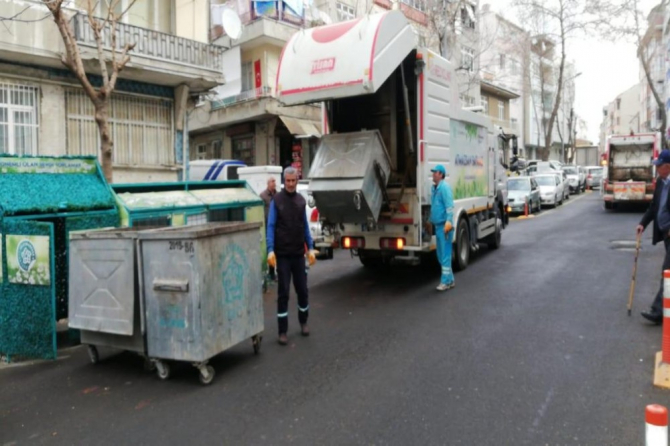 Korona virüsüne karşı çöp konteynerleri de dezenfekte ediliyor