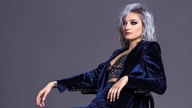 Şarkıcı Güliz Ayla'ya hadsiz soru: Striptiz videolarını...